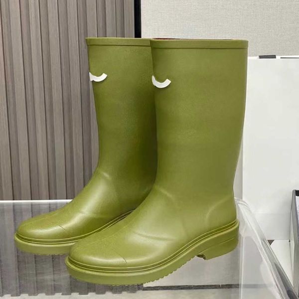 Luxurys Designers Mujeres Botas de lluvia Estilo inglés Impermeable Welly Goma Agua Lluvias Zapatos Botines Botines Plataforma Bootie NO431