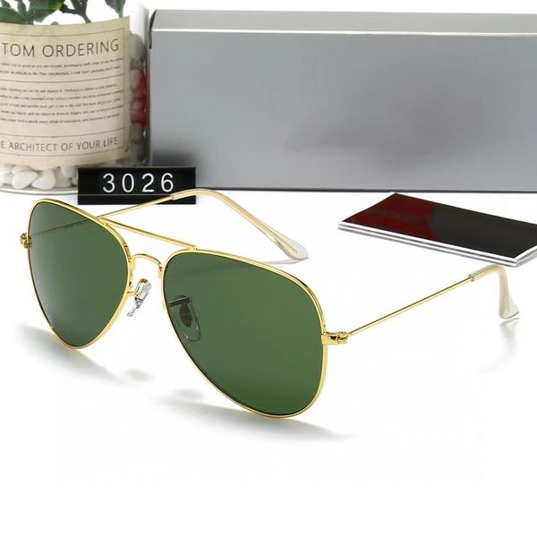 Sonnenbrillen Designer-Sonnenbrillen Mode-Klassiker-Brillen Goggle Outdoor-Strand-Sonnenbrillen für Mann-Frau-optischer Rahmen Ovale Luxus-Gold-Sonnenschutz-Braun-Brille