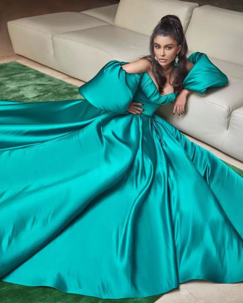 Esmeralda Green Africano Plus Size Vestidos de noite de noite elegante Mangas curtas de cetim PROM PROM CELEANT VESTIL