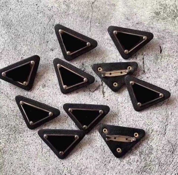 Tasarımcı erkek Ceketler Mektup Kadınlar ve erkekler için Broşlar Pimleri En QualityFashion üçgen Broş Pin Takı Aksesuarları hediye Damla gemi