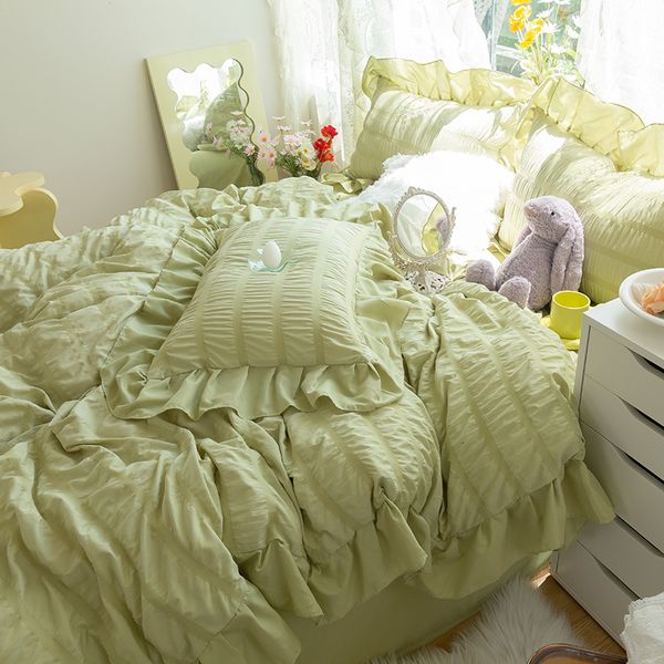 Set di biancheria da letto Luxury Super morbido Seersucker Fabric Princess Ruffle Set Queen King Size Quilt Coper del piumino e federe a doppio letto 221206