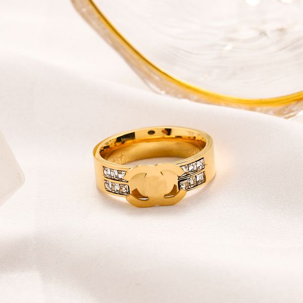 Beliebte Modemarke Ringe Designer Ehering Designs Liebe für Frauen 18 Karat vergoldeter Ring Edelstahl Luxus Schmuck Zubehör Paar Familie mit Box