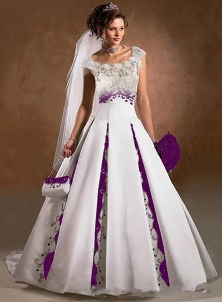 Vintage weißes und lila A-Linien-Hochzeitskleid, bestickt, Gothic-Brautkleid, Spitzen-Oberteil, Flügelärmel, U-Ausschnitt, Braut, Vestido de Novia 2023