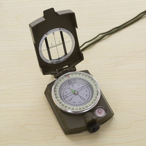 Gadget da esterno Bussola in metallo luminoso Alta precisione K4580 Magnetico impermeabile tenuto in mano professionale per il campeggio di caccia 221203