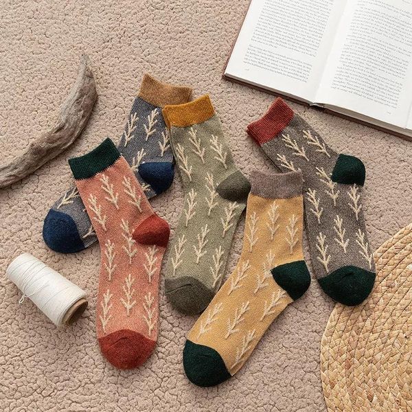 Kadın Çorap 5 Çift/Kadınlar Noel Ağacı Sonbahar Kış Çorapları Sıcak Sevimli Retro Yün Vahşi Harajuku Moda Nefes Alabilir