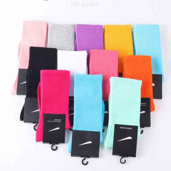 Sports Socks Mulheres homens engra￧ados Escola fofa garotas de algod￣o Bordado colorido mulher Sox Brand Designer Retro Branco Esm5