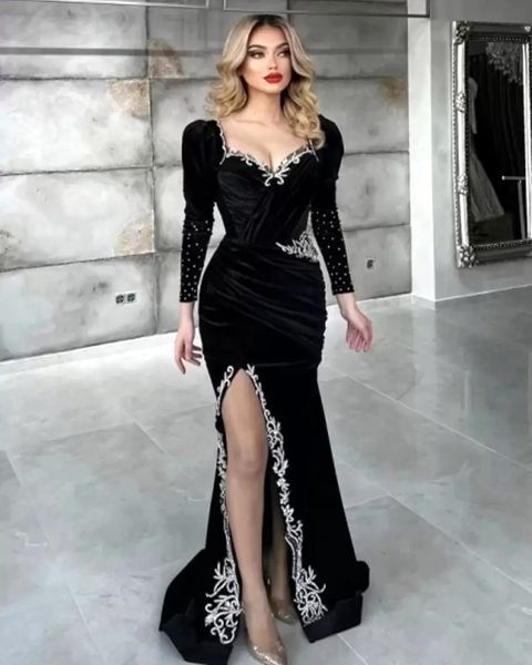 Elegante velluto nero tromba abiti da ballo maniche lunghe spacco laterale sexy abiti da sera convenzionali appliques perline scollo a cuore occasioni speciali abiti da festa 2023