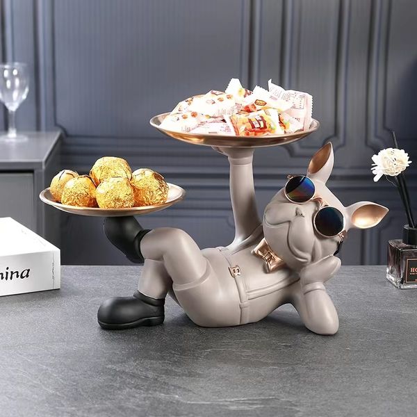 Nordic Resin Bulldog Crafts Dog Butler Oggetti decorativi con vassoio per portachiavi Conservazione Gioielli Stanza degli animali Decorazioni per la casa Statua Scultura
