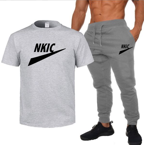 Mode Sommer Männer Lauf Sets Trainingsanzug Männer Fußball Trikots Sportswear Kurzarm T-shirt Shorts Sport Anzüge 2-teiliges Set Marke LOGO Drucken