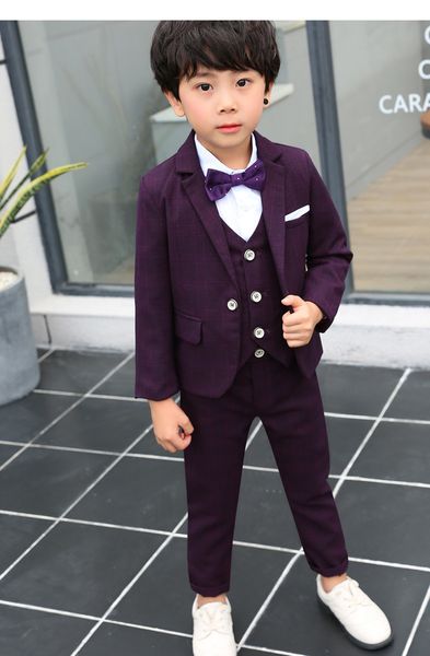 Tute Flower Boys Blazer Gilet Pantaloni Bowtie 4 pezzi Set Bambini Abito formale viola Abito per bambini Cerimonia di cerimonia nuziale per feste Costume 221205