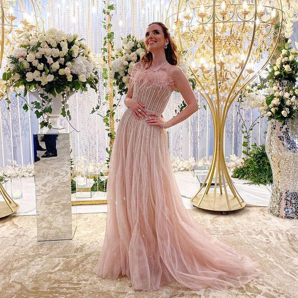 Pembe Boncuk En İyi Gece Elbise Straplez Tüy Arapça Balo Partisi Elbise Kristal Tül Etek Boho Vestido De Novia Gala Uzun