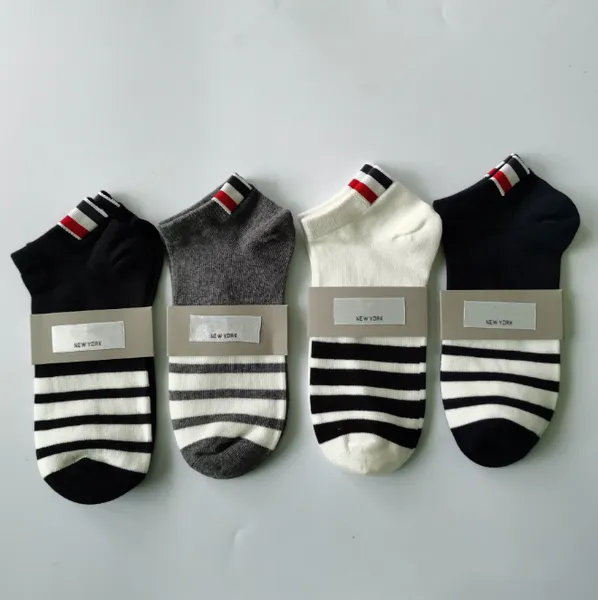 Neue Damen-Socken mit flachem Mund, vier Stege, asymmetrisch, japanischer Stil, niedrig geschnittene Socken, einfache Streifen, College-Stil, trendige Eye-to-Eye-Socken