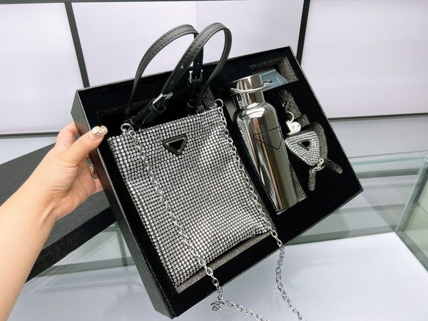 Luxurys Designer Tote Üç Parçalı Kupa Anahtar Çanta Seti Naylon Çanta Çapraz Gövde Çok Amaçlı Stil Tam Matkap Süslenmiş Alt Omuz Çantası Üçgen PRA Akşam Çantaları