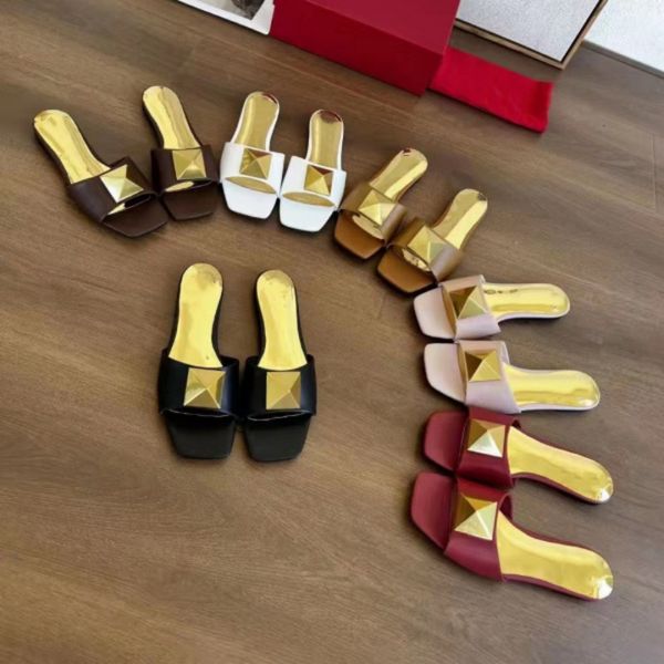 Modische neue Damenhausschuhe, luxuriöse Designer-Sandalen, Ledernieten-Strandschuhe, flache Gummi-Gelee-Farbe für den Außenbereich, ein Wort, rutschfest, für den Innenbereich, Fischgrätenmuster, 36–41