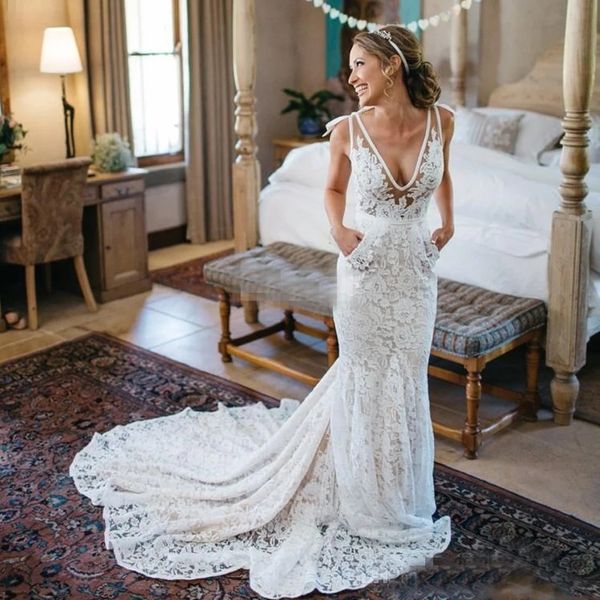 Bohemian Lace Mermaid Brautkleider sexy Rückenless Deep V Hals Kapelle Zug mit Taschen Voller Spitze Sommer Beach Brautkleid Inbal Dror