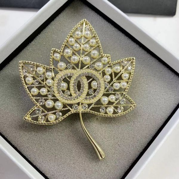 Maple Leaf Designer Brooch Full Pearls Мужчины женщины роскошные броши для свитера костюм платья бренд ювелирные украшения рождественские подарки