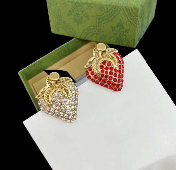 Marca de moda de morango de diamante requintada Broches de ouro de designer de luxo de luxo Broche masculino Mulheres jaquetas pinos de lapela com caixa