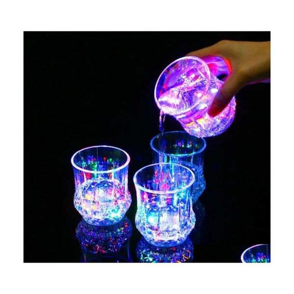 Copos de vinho 7oz LED Plashing Water Glass Pinexle Waters Scensing Flash Light Luminous Wine Beer Drink Glass Fart Party Dhejp
