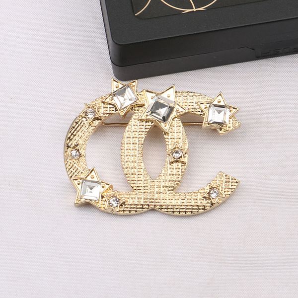 Marca de design de luxo Desinger Broche Broche Women Love Crystal Rhinestone Pearl Letter Broches Suit Pin Fashion Jewelry Clothing Decoration Acess￳rios famosos Design 24