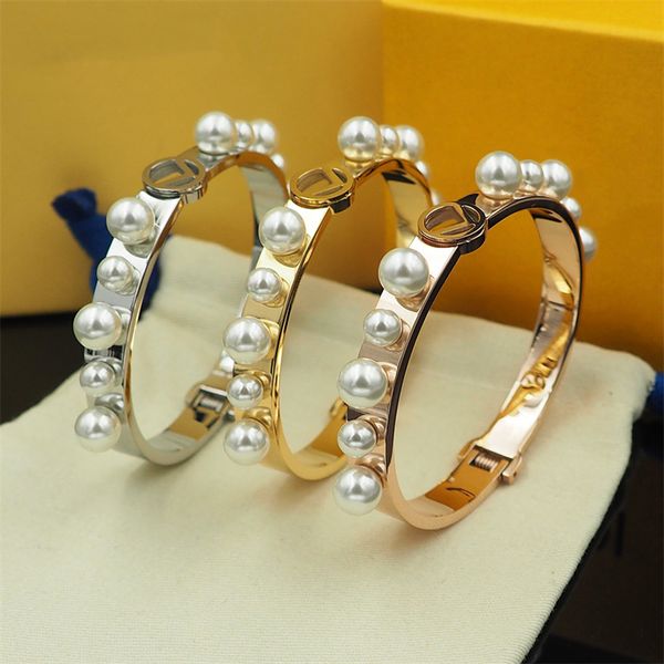 Pulseira de moda feminina pulseira de alta qualidade Luxurys Brand Designers Casual Bracelets Classic Letters Golden Silver Rose Gold Pearl Jóias