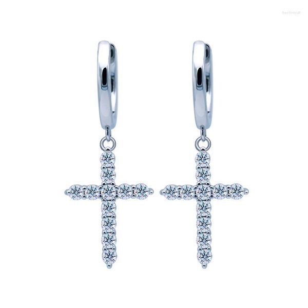 Orecchini a cerchio da 2 mm Moissanite Cross Huggie da donna in argento sterling 925 con diamanti placcati in oro bianco