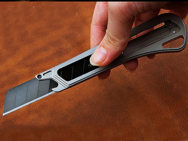 Nuovo coltello tascabile EDC SK Lama nera in acciaio TC4 Manico in lega di titanio Coltelli multiuso per esterni K1610