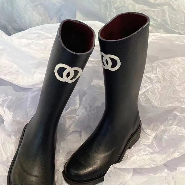 Stivali da pioggia da donna con punta quadrata del progettista di marca Tacco spesso Suola spessa Caviglia Booist Stivali di gomma da donna invernali di qualità eccellente G220720 Top