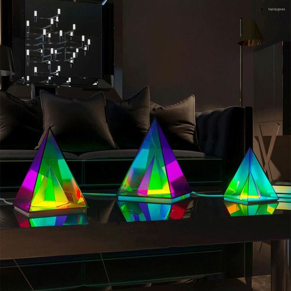 Lampade da tavolo Indoor Noxu Supesu Lampada a piramide Soggiorno Camera da letto Atmosfera Creativa LED Cubo positivo Luce notturna a colori acrilici