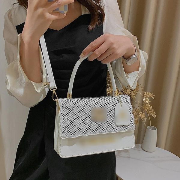 2022 koreanische Version online rote Abendtasche für Frauen One-Shoulder-Tasche mit Buchstaben passend zu Diamant-Messers-Handtasche Modische diagonale kleine quadratische Taschen