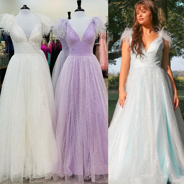 Vestido de baile de penas de lantejoulas, linha a, decote em v profundo, inverno, noite formal, festa de casamento, desfile, pista de gala, tapete vermelho, azul gelo, lilás, branco, costas nuas, fenda de cor doce, 2023