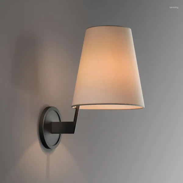 Lampada da parete di lusso in stile cinese in tessuto di rame Soggiorno LED Sconce Bagno Camera da letto Luce a sospensione Comodino Lampadario semplice