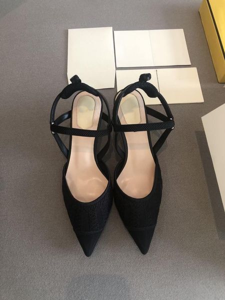 2022 Designer Womens Sandals scarpe alte tacco a tallone puntato Sandalo Summer Calza