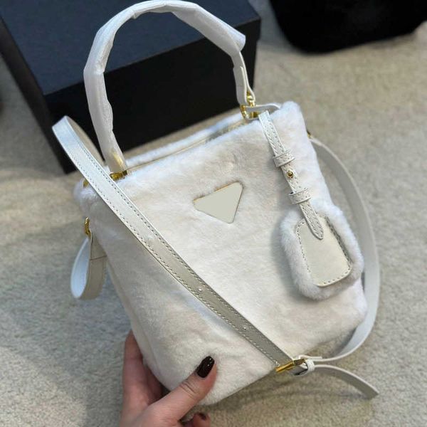 Дизайнерские сумки сумки на плечах женщины роскошные сумочки плюшевые сумки с перекрестным вечерним сцеплением хрустальное украшенное бриллиантовое ведро 221210