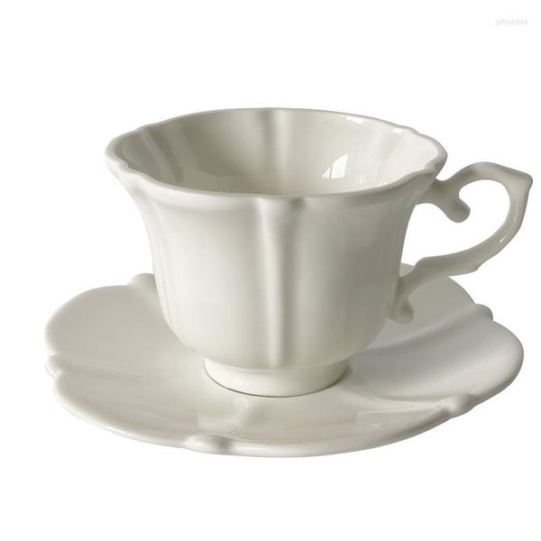 Conjuntos de chá de café Conjunto retro europeu Cup de cerâmica da tarde britânica Um prato de osso porcelana