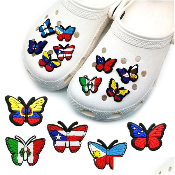 Acessórios para peças de sapatos MOQ 100pcs Bandeira Padrão Butterfly Cartoon Croc Jibz 2D Charms de plástico macio Sapatos Fiftles Decorações FIT Me Dhqjz