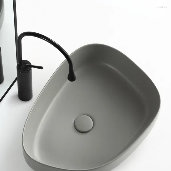 Set di accessori per il bagno Advanced Lavabo da tavolo grigio fumé Lavabo in ceramica opaca cemento singolo stile industriale