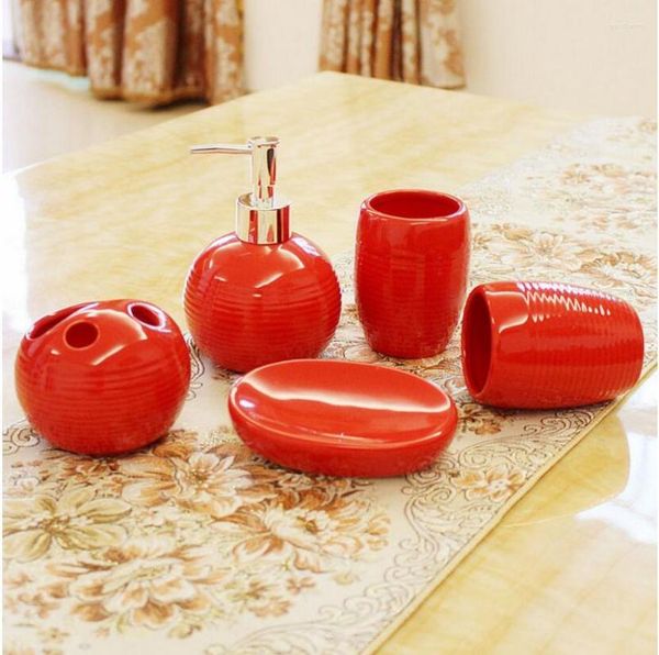 Set di accessori da bagno 5 pezzi / set Rosso Cina Filo nero bianco Motivi floreali Ceramica Accessori da bagno Portaspazzolino Regali di nozze