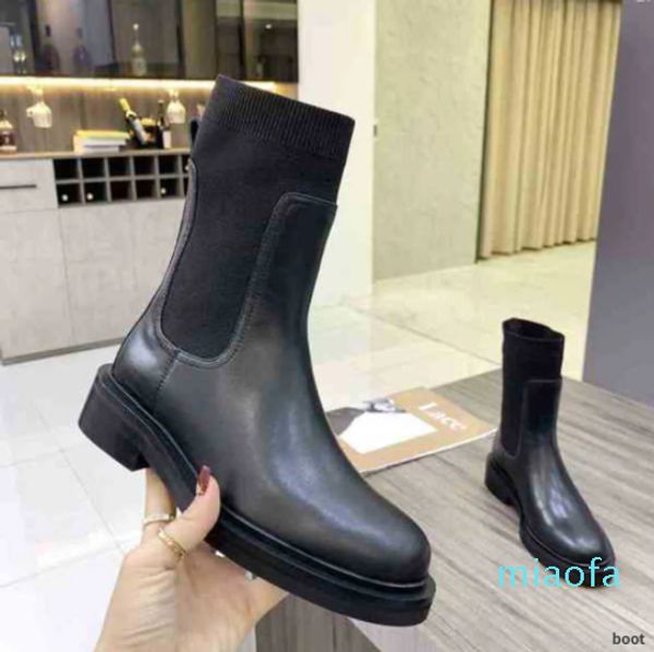 Классические кожаные ботинки Женщины заостренные ноги Knight Boots Brand Brand Motorcycle Snow Casual Sports Designer Designer Boots Sneakers 1123