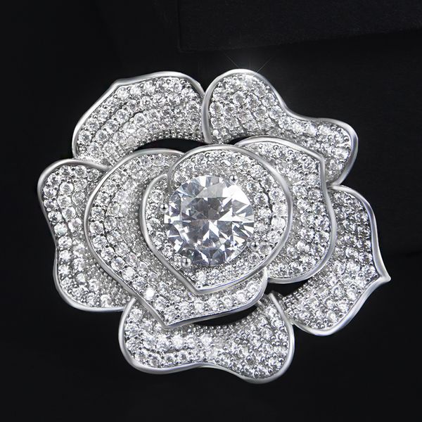 Spille di fiori di cristallo di lusso per le donne Colore argento Corpetto di piante Abbigliamento Spilla Accessori per abiti da sposa Regalo di gioielli