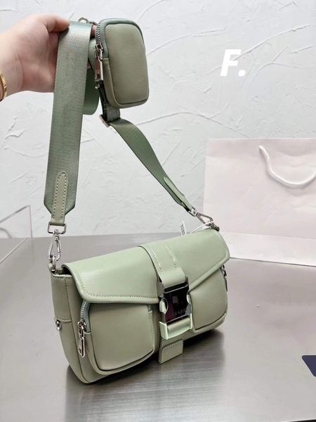 2023 Novos designers de luxo Bolsa Crossbody Moda Bolsas de mensagens de grande capacidade Bolsa feminina Crossbody com bolsa de moedas Três cores