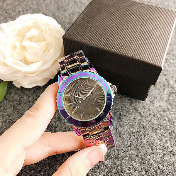 Последние и новые модели смотрят ювелирные ювелирные ламские часы для часа роскошной дизайнерской дизайнерской набор браслетов Женщины разноцветные часы PNS004 Annajewel