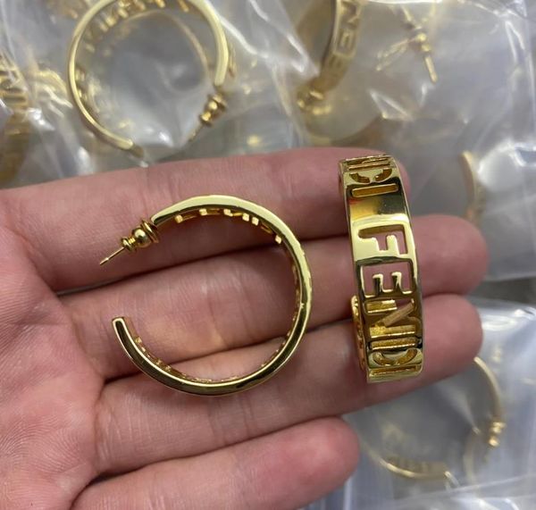 Mode neu gestaltete Frauen-Ohrstecker F-Buchstabe für immer Ohrringe Messing aushöhlen vergoldet Designer-Schmuck Geburtstagsfeier Weihnachtsgeschenke FEF03