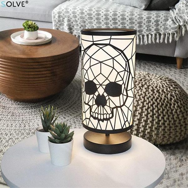 Tischlampen Gothic Schmiedeeisen Lampe Kreative Schädel Touch Schreibtisch Wohnzimmer Schlafzimmer Nachttisch LED-Licht Halloween Dekoration USB E27