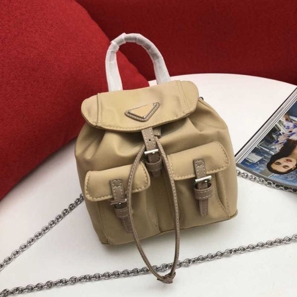 Moda de luxo mochila feminina Nylon Bolsa de bolsa de ombro Flip Flip Buckle School School School Men Backpack de grande capacidade