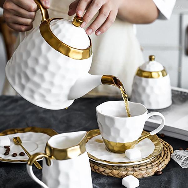 Set di stoviglie Set di tazze da caffè Piattino pomeridiano Teiera in porcellana con bordo dorato Pentola per il latte di alta qualità Vaso per caramelle in ceramica per uso domestico