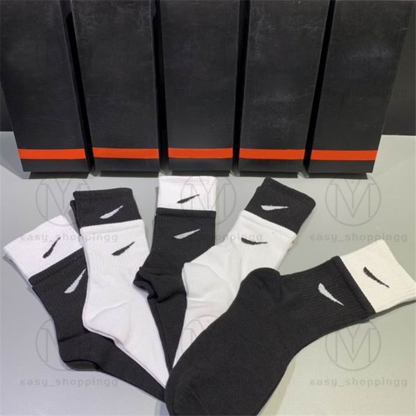 Çoraplar Erkek Pamuk Çorap Klasik Siyah Beyaz Kadın Erkek Pamuklar Karıştırma Futbol Basketbol Spor Ayak Bileği Kışları Erkek Sockes için