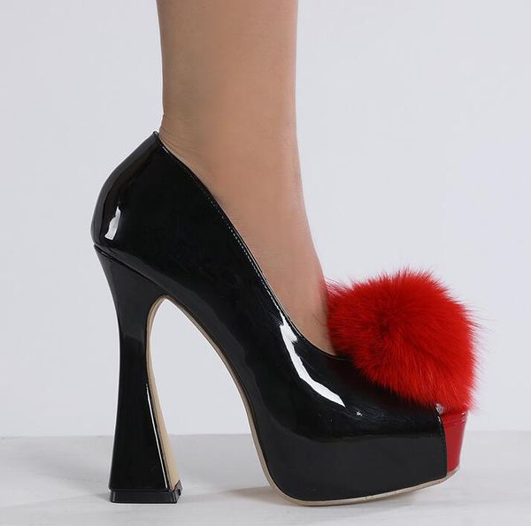 13 centimetri Tacchi Alti Delle Donne Open Toe Scarpe Con Plateau In Vernice Nera Delle Signore Scarpe Da Ufficio Rosso Pompon Tacchi Grossi Artigli Femme