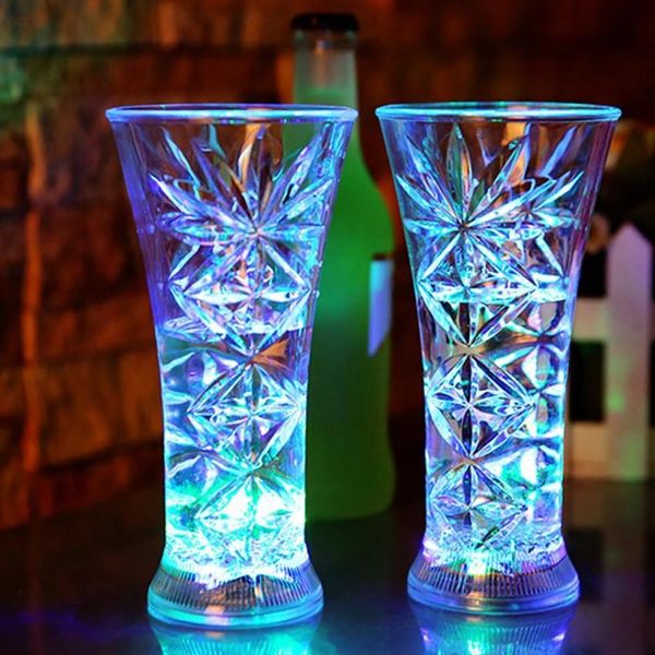 Hot Sales Snowflake LED Plashing Color Alterar ￡gua ativada Light Up Beer Whisky Cup