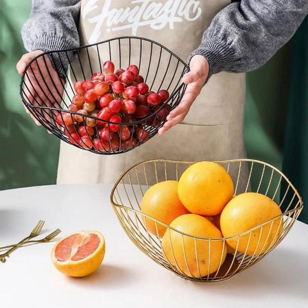 Piatti Cesto di frutta in metallo Filo di ferro battuto Snack Pane Verdure Ciotole Cucina Uova Porta dessert Organizzatore Alzata per torta