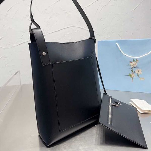 Borsa di moda Borse da donna 2023 Nuovo secchiello in pelle Marsupio Borse sportive di lusso Borsa da ascella portatile a lettera di grande capacità